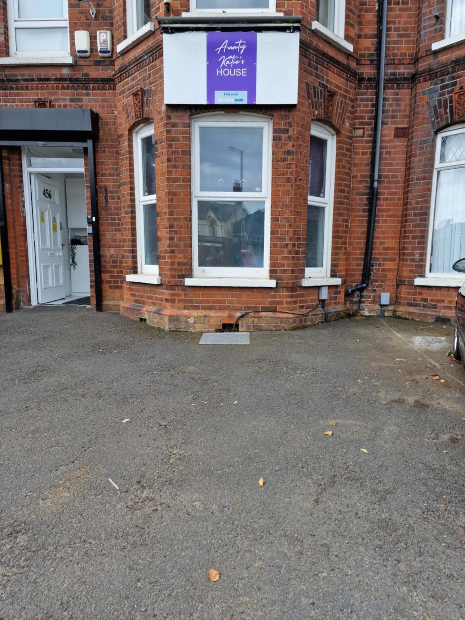 Aunty Katie'S House, Ni Tourist Board Certified & Located On The Main Oldpark Road To Belfast, With Free Continental Breakfast & Free Ultra Fast Sky Internet, Free Sky Sports & Free Sky Cinema, Self-Check In After 10Pm Gmt Hostel Ngoại thất bức ảnh