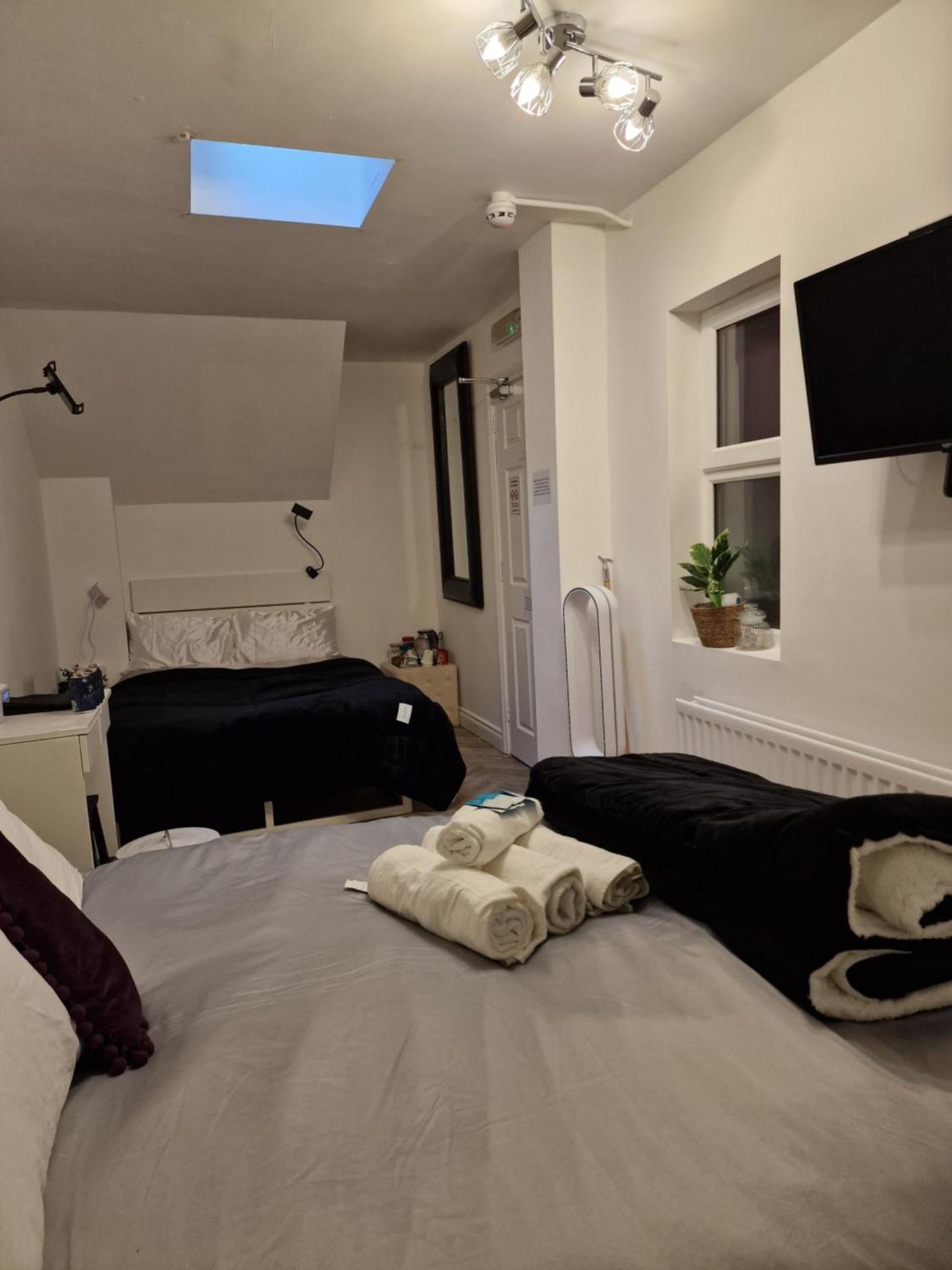 Aunty Katie'S House, Ni Tourist Board Certified & Located On The Main Oldpark Road To Belfast, With Free Continental Breakfast & Free Ultra Fast Sky Internet, Free Sky Sports & Free Sky Cinema, Self-Check In After 10Pm Gmt Hostel Ngoại thất bức ảnh