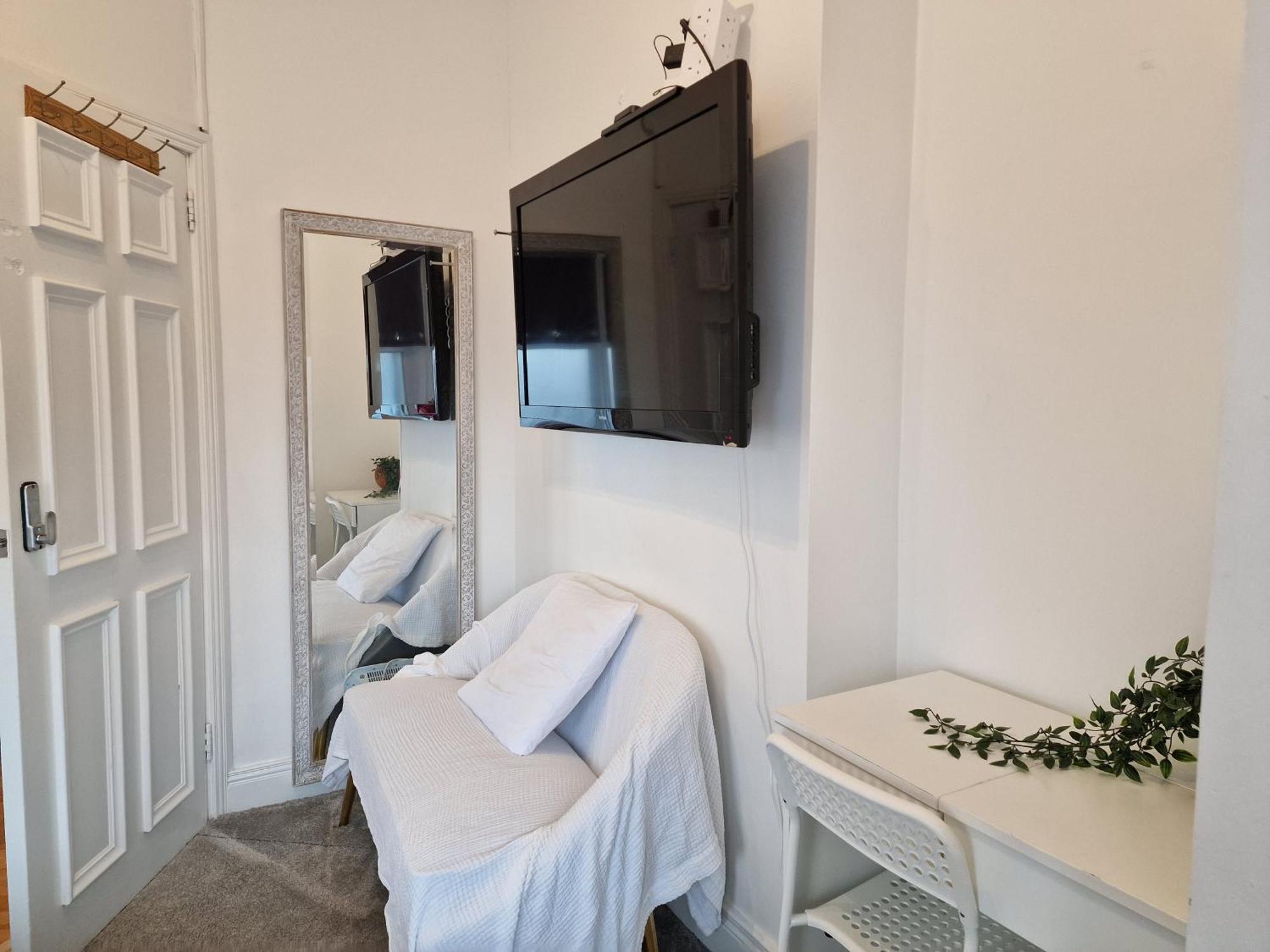 Aunty Katie'S House, Ni Tourist Board Certified & Located On The Main Oldpark Road To Belfast, With Free Continental Breakfast & Free Ultra Fast Sky Internet, Free Sky Sports & Free Sky Cinema, Self-Check In After 10Pm Gmt Hostel Ngoại thất bức ảnh