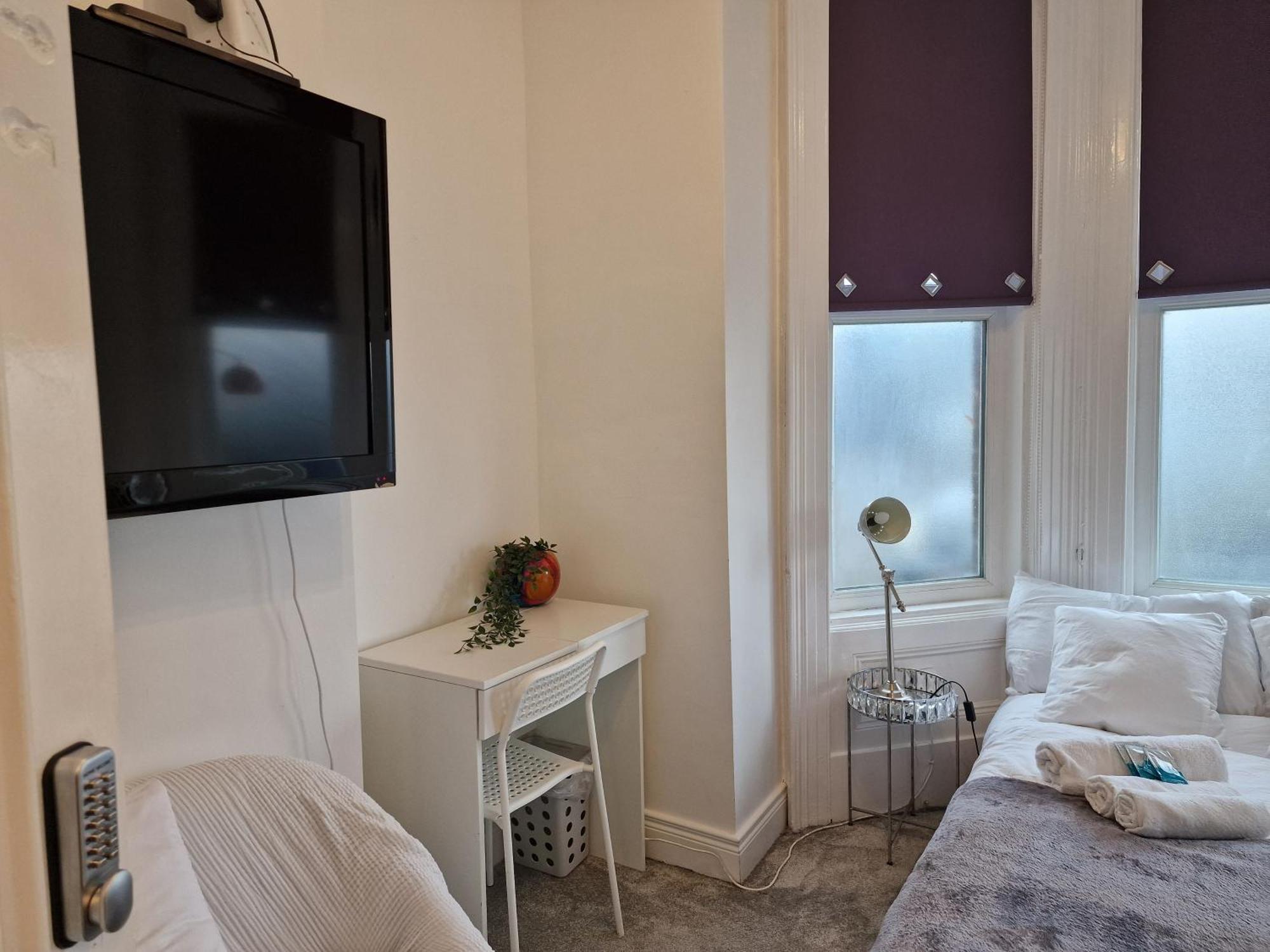 Aunty Katie'S House, Ni Tourist Board Certified & Located On The Main Oldpark Road To Belfast, With Free Continental Breakfast & Free Ultra Fast Sky Internet, Free Sky Sports & Free Sky Cinema, Self-Check In After 10Pm Gmt Hostel Ngoại thất bức ảnh