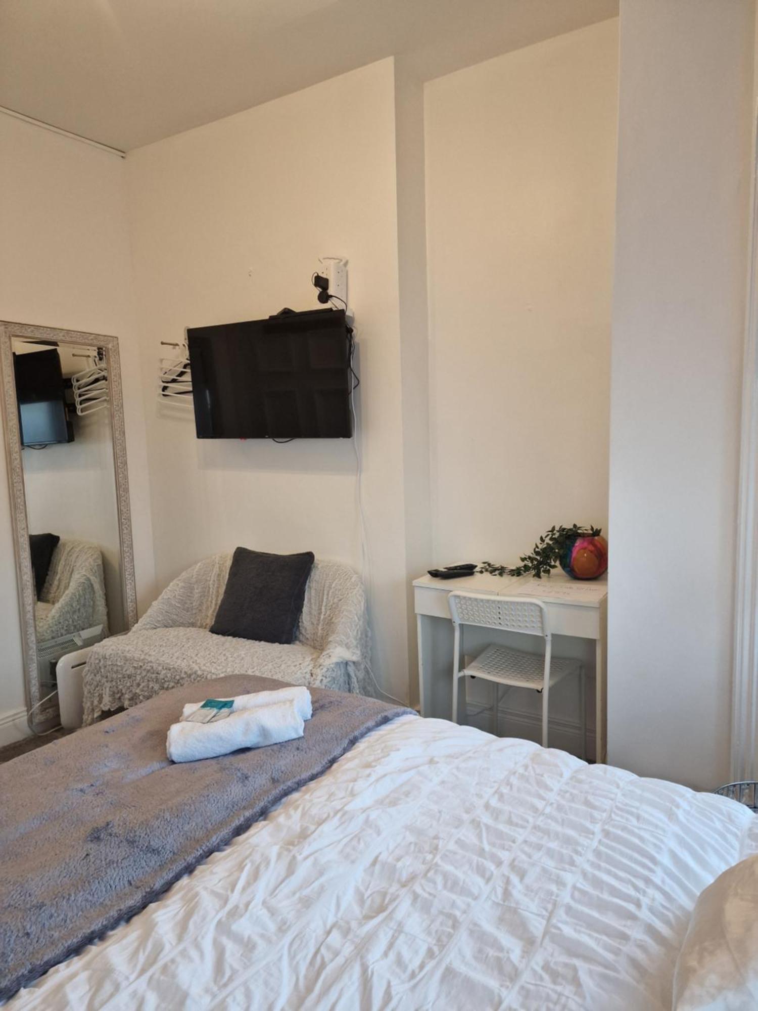 Aunty Katie'S House, Ni Tourist Board Certified & Located On The Main Oldpark Road To Belfast, With Free Continental Breakfast & Free Ultra Fast Sky Internet, Free Sky Sports & Free Sky Cinema, Self-Check In After 10Pm Gmt Hostel Ngoại thất bức ảnh